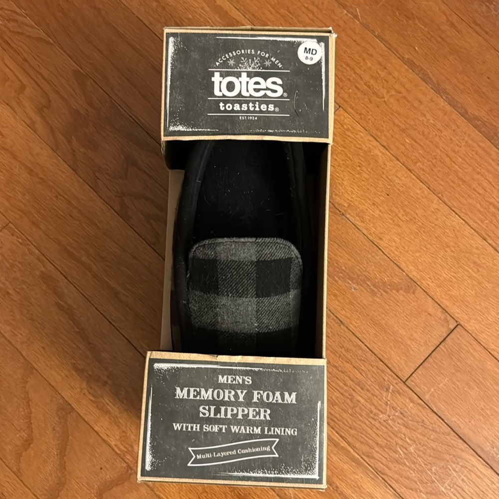 Size 8-9 men’s slippers